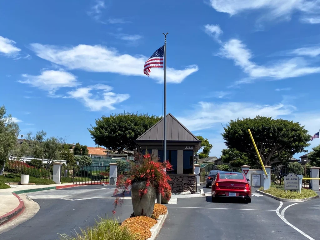 The neighborhood entrance for the Luxury Homes for Sale in Seaterrace Townhomes, Niguel Shores, CA Community Guide Page