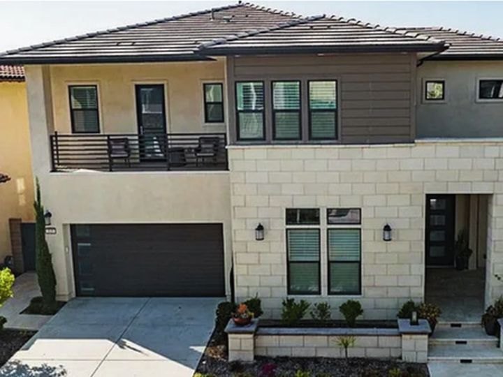 1115 Balance, Irvine - sold for $2,675,000 by Patrick Parry, Compass